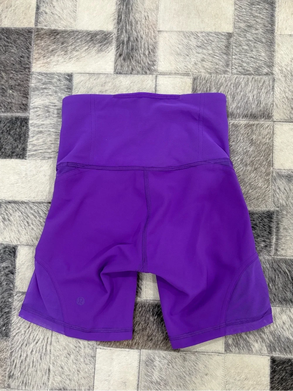 Lululemon Athletica Atomic Purple Wunder Train Mesh Panel Shorts size 0 like new